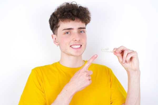 Preventing Yellow Teeth With Invisalign®
